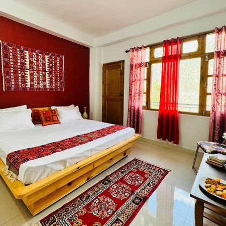 Pine View Retreat Homestay Kalpa Buitenkant foto