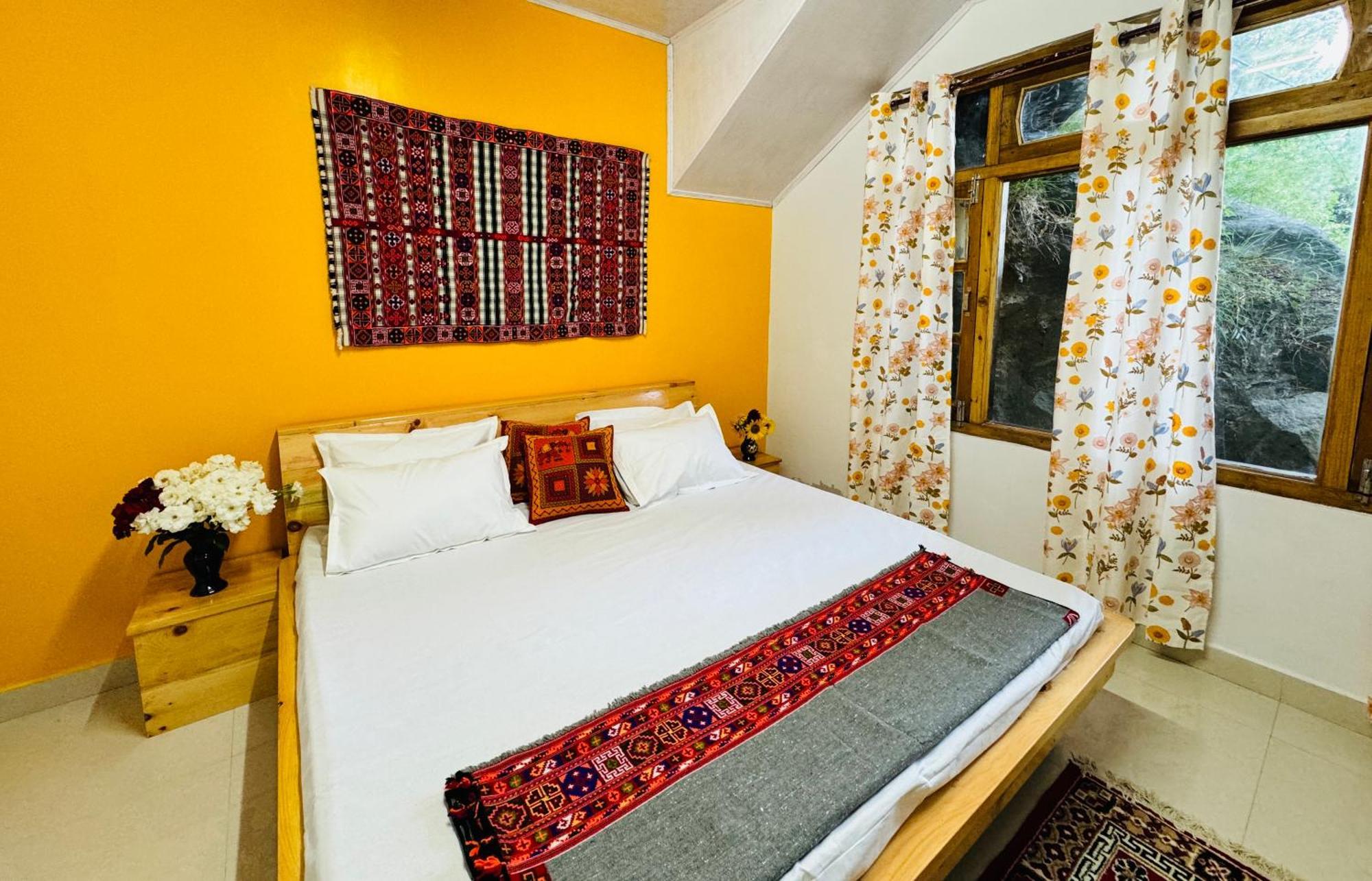Pine View Retreat Homestay Kalpa Buitenkant foto